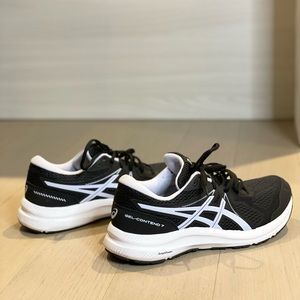 ASICS Black & White Athletic Sneaker
